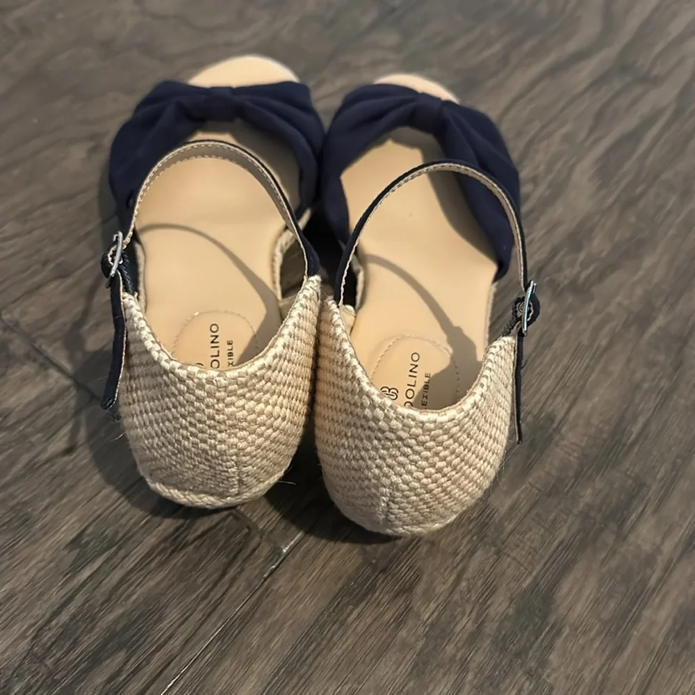 Bandolino Strap Bow Sandals - Picture 3 of 4